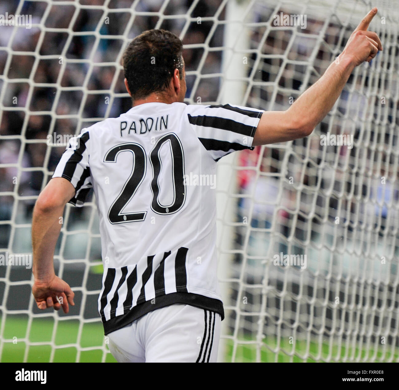 Turin, Italy. 17 April, 2016: Simone Padoin celebrates after scoring during  the Serie A football match between Juventus FC and US Città di Palermo.  Credit: Nicolò Campo/Alamy Live News Stock Photo - Alamy