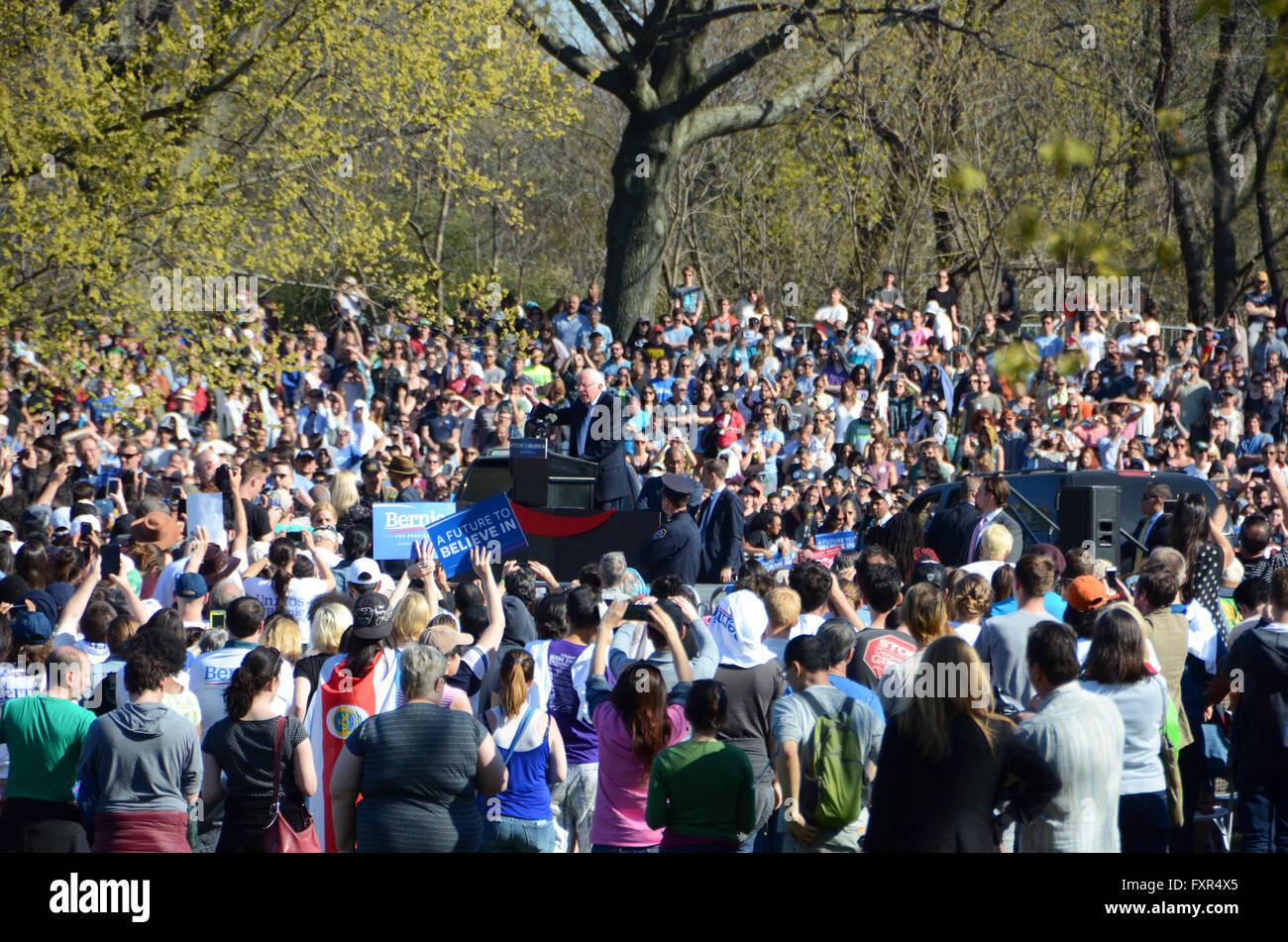 Brooklyn, New York, USA. 17th April, 2016. bernie sanders addresses crowd Bernie Sanders Prospect Park Brooklyn april 17th 2016 Credit:  simon leigh/Alamy Live News Stock Photo