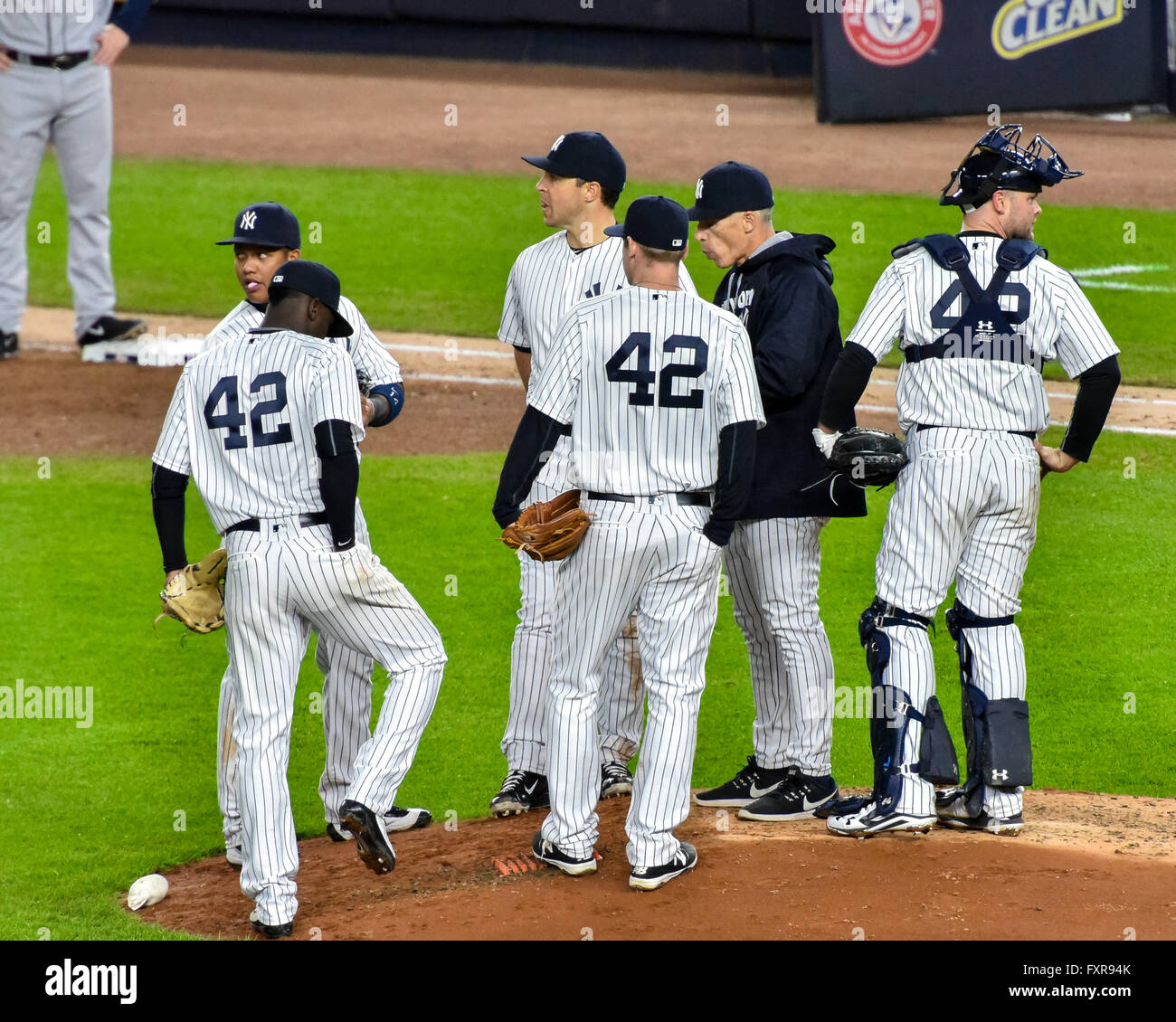 the Bronx, New York, USA. 15th Apr, 2016. New York Yankees team