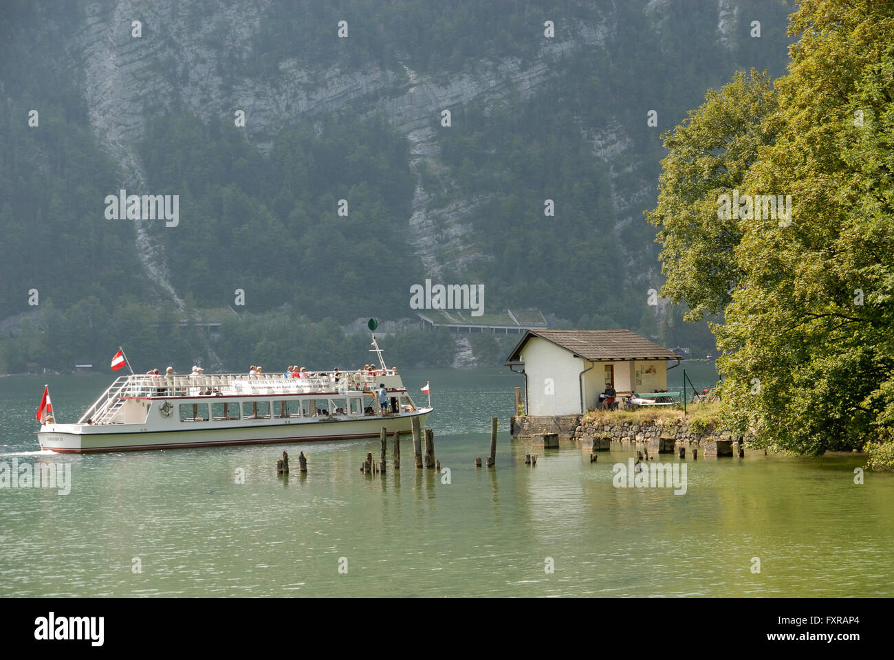 Ferry from railway station to Hallstatt, Lake Hallstatt (Hallstätter See), Salzkammergut, Austria Stock Photo