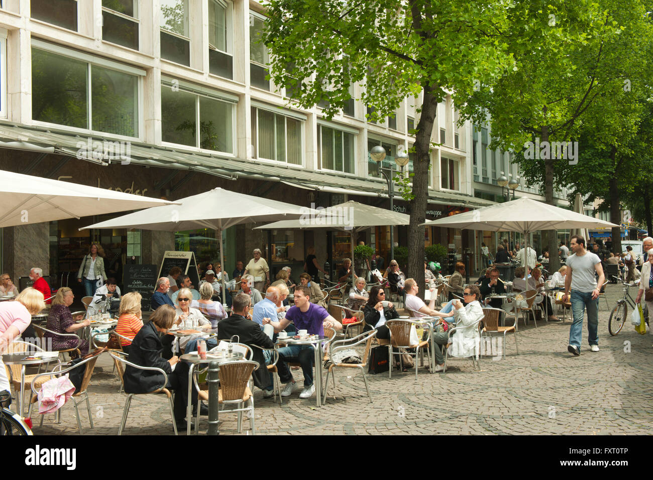 Deutschland, Nordrhein-Westfalen, Köln-Inenstadt, Mittelstrasse, Cafe  Fassbender Stock Photo - Alamy