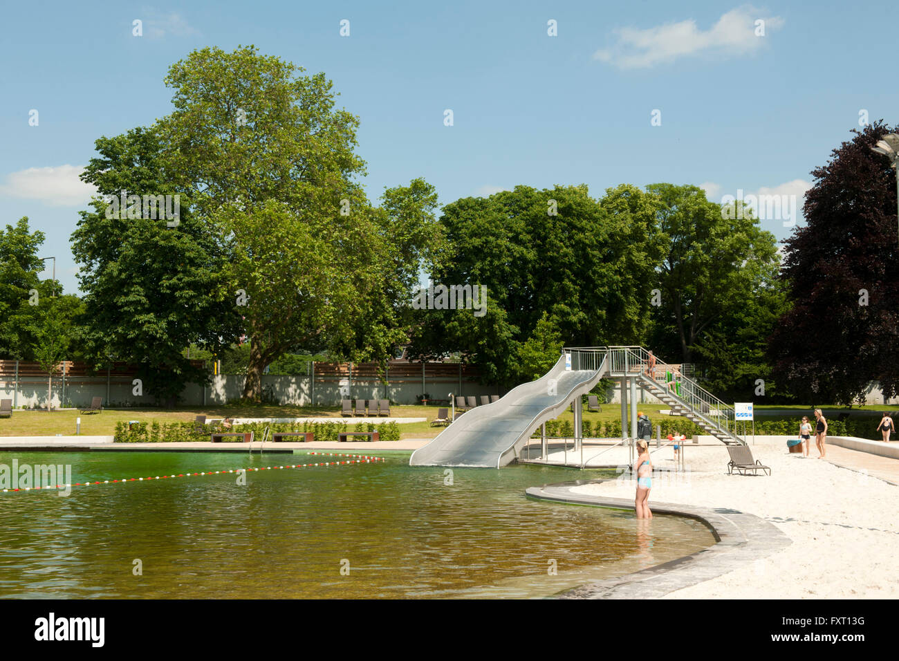 Köln, Neustadt-Nord, Lentpark, Freibad mit Schwimmteich Stock Photo