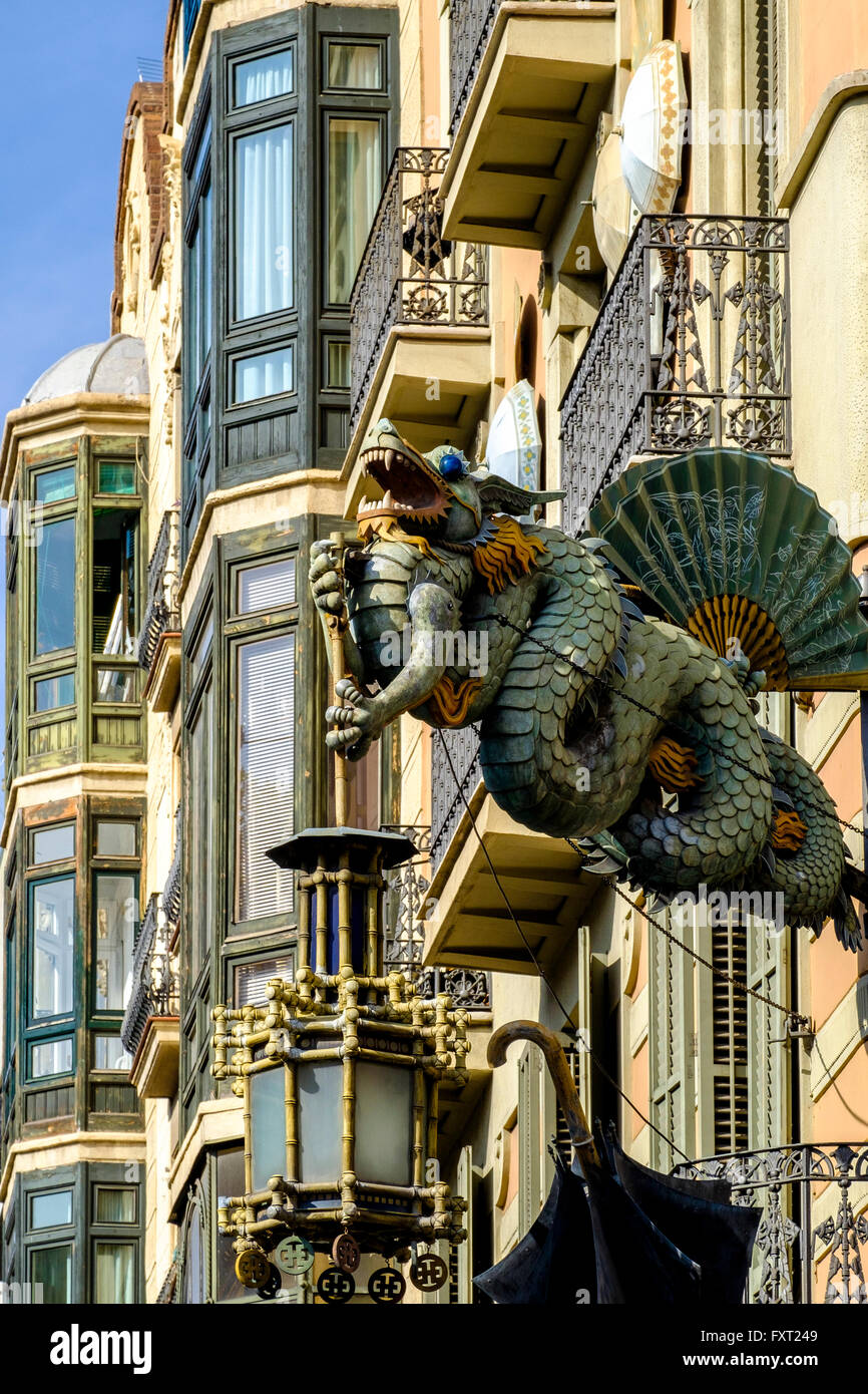 Dragon, detail on the House Casa Bruno Cuadros or Casa dels Paraigues, La  Rambla, Barcelona, Catalonia, Spain Stock Photo - Alamy