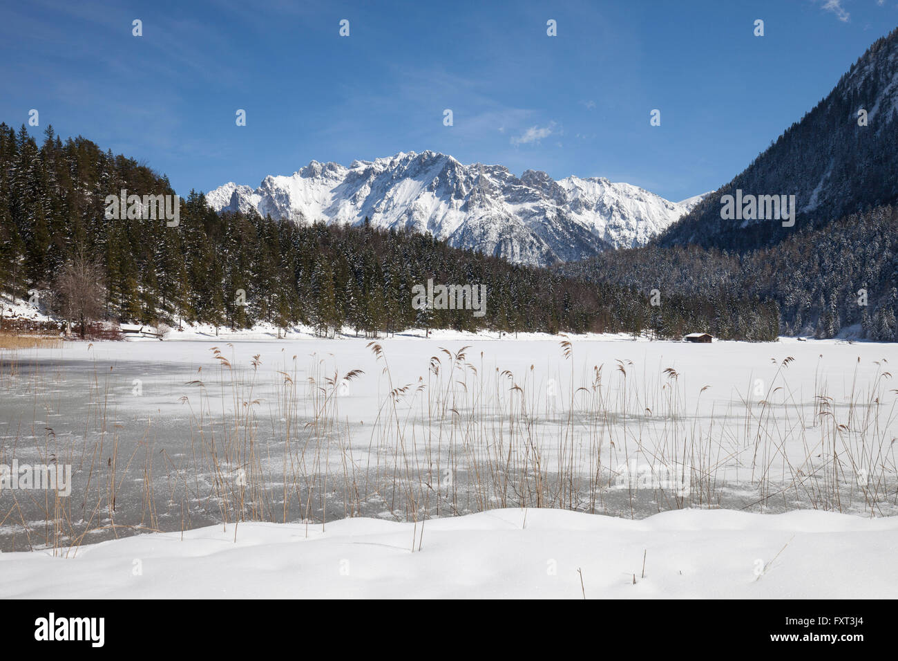 Lake Ferchensee with Karwendel Mountains, near Mittenwald, Werdenfelser ...