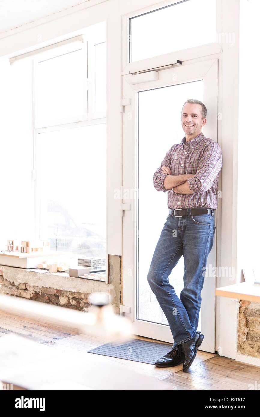 Arms folded legs crossed hires stock photography and images Alamy