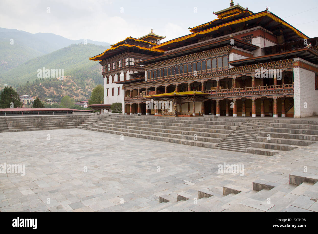 Tashichhoedzong བཀྲ་ཤིས་ཆོས་རྫོང is a Buddhist monastery and fortress on the northern edge of the city of Thimpu in Bhutan Stock Photo