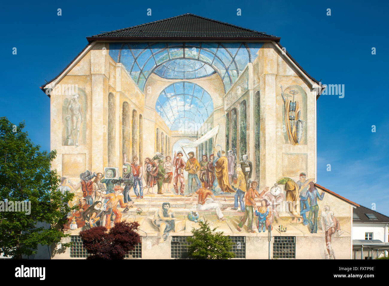 Deutschland, Nordrhein-Westfalen, Paderborn, Graffiti an Haus in der Fanny-Nathan-Strasse an der Universität Stock Photo