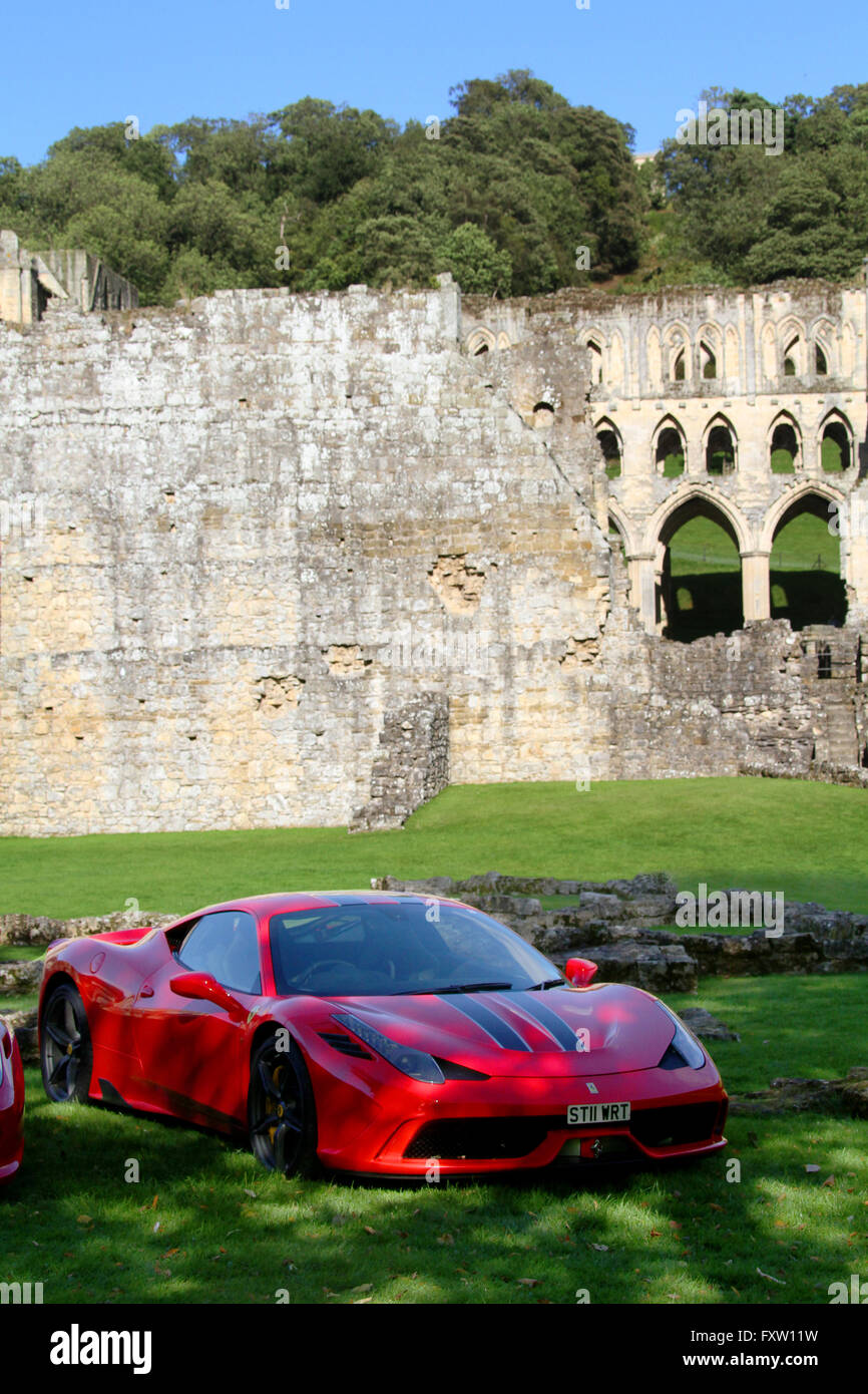 RED FERRARI 458 SPECIALE CAR RIEVAULX ABBEY NORTH YORKSHIRE ENGLAND 30 August 2014 Stock Photo