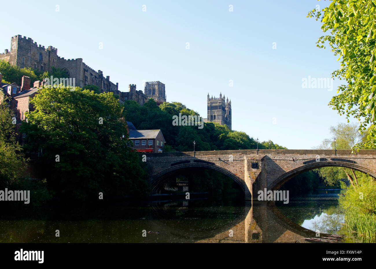 DURHAM CATHEDRAL & RIVER WEIR DURHAM ENGLAND 10 June 2015 Stock Photo