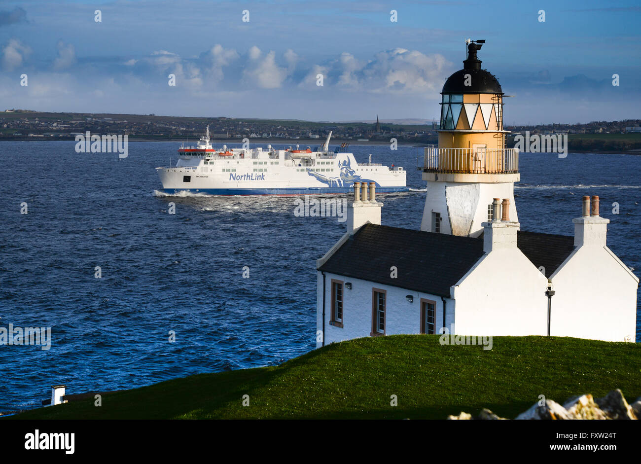 MV Hamnavoe sailing from Scrabster past Holborn Head Lighthouse and Thurso on her way to Stromness, Orkney Isles. Stock Photo