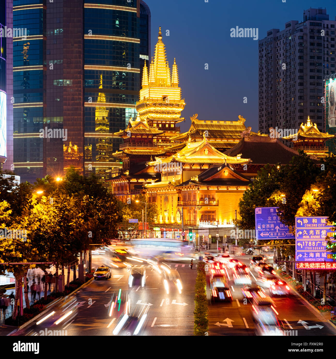Jing'an Temple is a Buddhist temple on the West Nanjing Road in Shanghai, China. Stock Photo