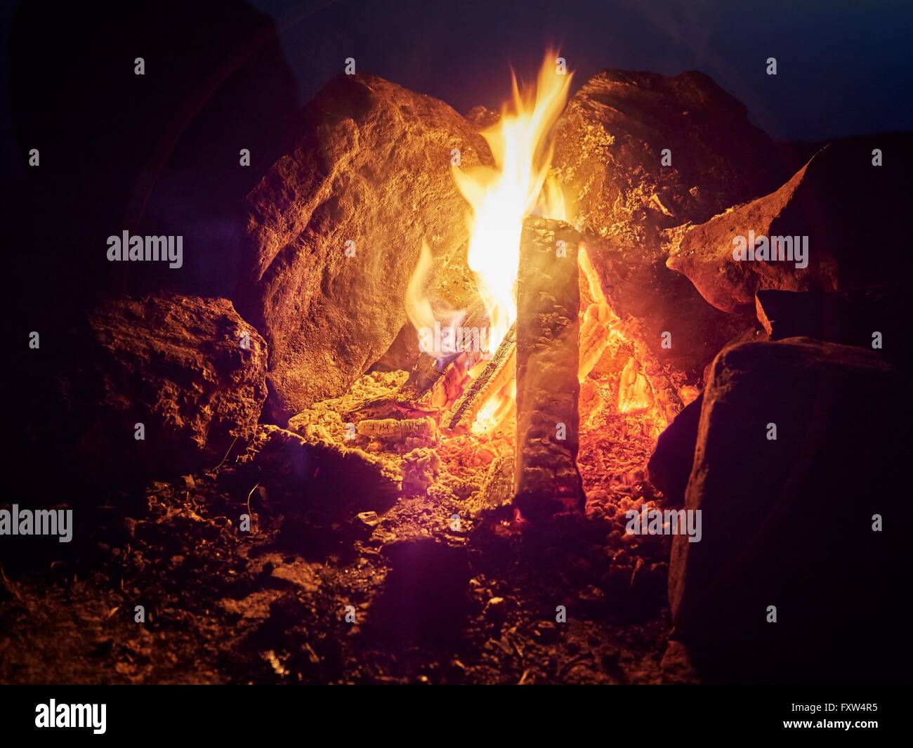 Hot campfire rocks hi-res stock photography and images - Alamy