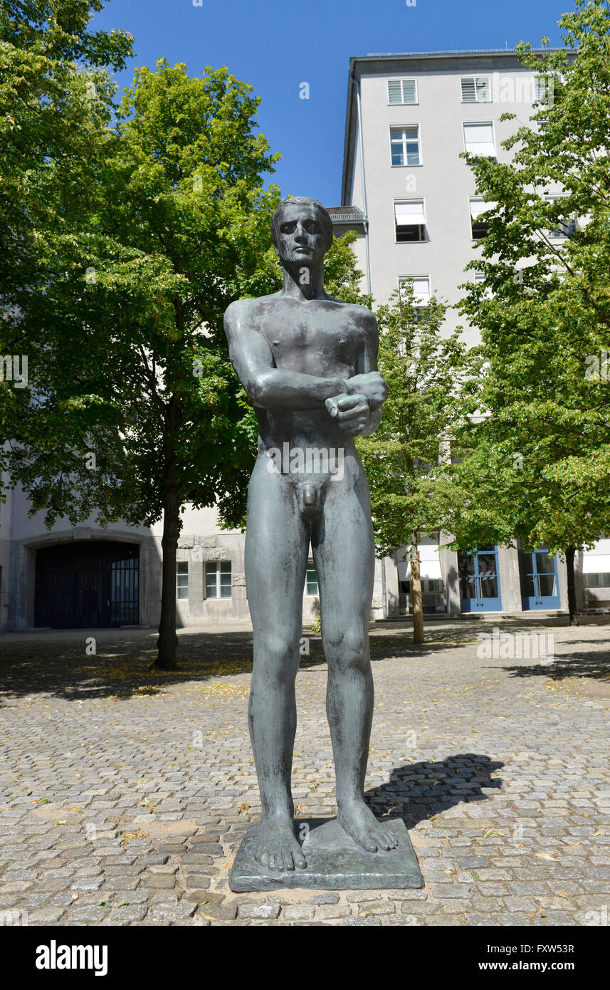 Statue, Gedenkstaette Deutscher Widerstand, Bundesministerium der Verteidigung, Bendlerblock, Stauffenbergstrasse, Tiergarten, Mitte, Berlin, Deutschland Stock Photo