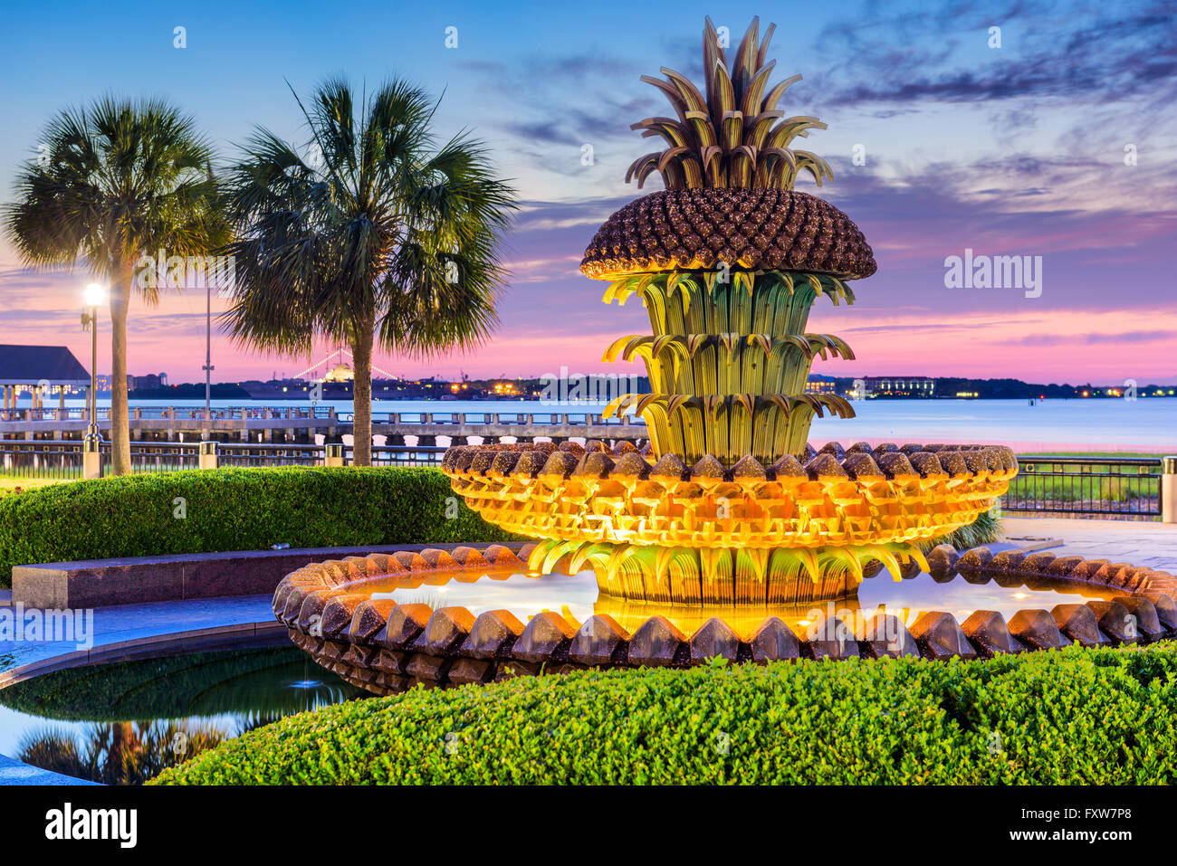 Charleston, South Carolina, USA at the Waterfront Park Pineapple Fountain Stock Photo Alamy