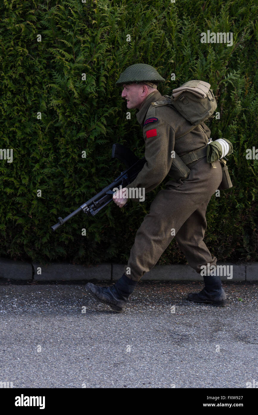 British army soldier ww2 hi-res stock photography and images - Alamy