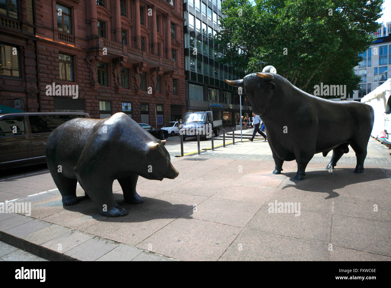 BULL & BEAR STATUES OUTSIDE FRANKFURT STOCK FRANKFURT GERMANY 25 June 2014 Stock Photo