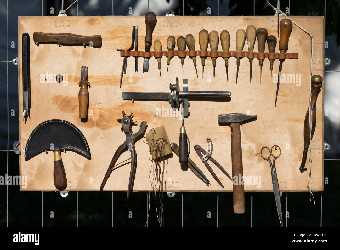 Shoeing horse hires stock photography and images Alamy