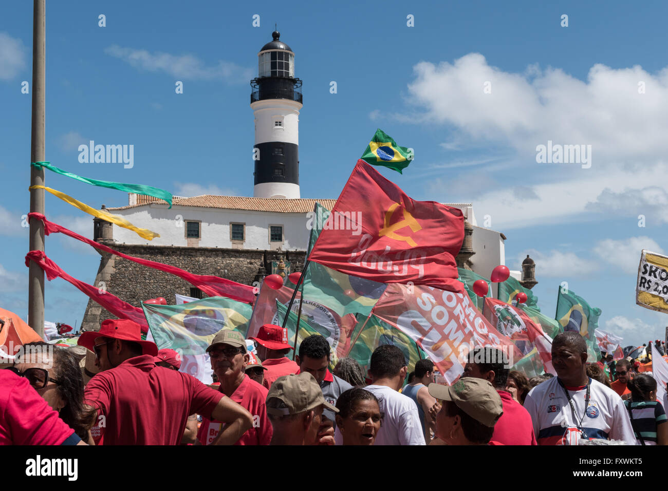 Salvador, Bahia, Brazil. 17th April, 2016. protest against the impeachment of Brazil's President Dilma Rousseff. Credit:  Andrew Kemp/Alamy Live News Stock Photo
