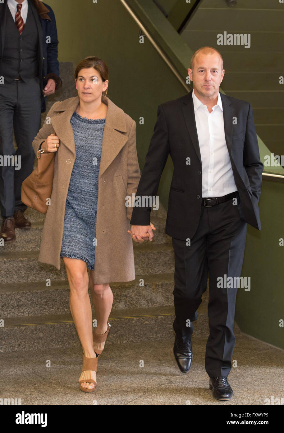 Munich, Germany. 19th Apr, 2016. Actor Heino Ferch and his wife Marie-Jeanette arriving as witnesses in a trial concerning bodily harm at the regional court in Munich, Germany, 19 April 2016. Ferch was involved in a fight in 2014 from which he received injuries. PHOTO: TOBIAS HASE/dpa/Alamy Live News Stock Photo