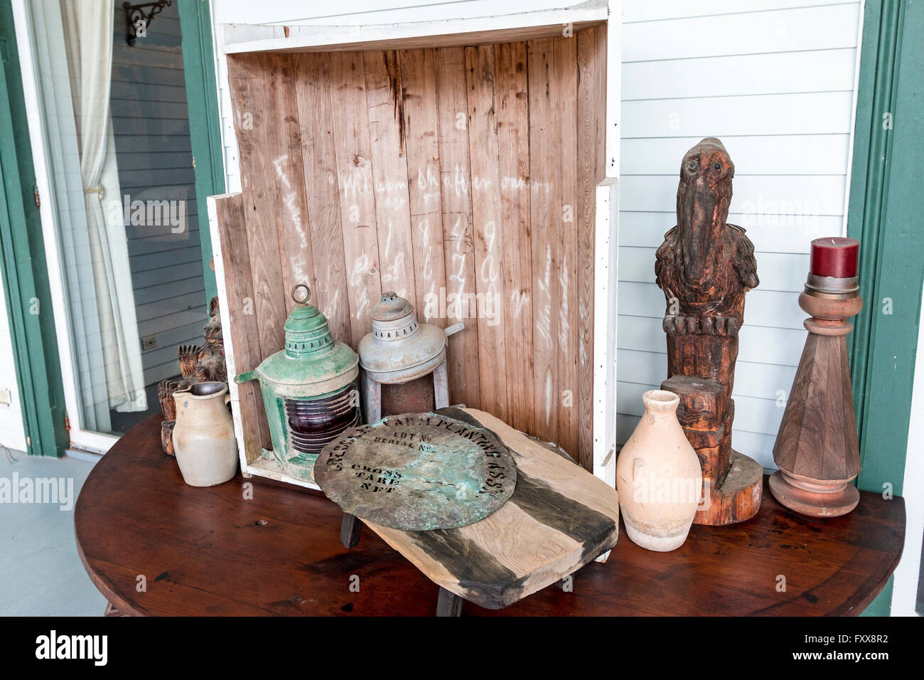 Cutaway of a 550 lb hogshead barrel used in Louisiana to store sugar on