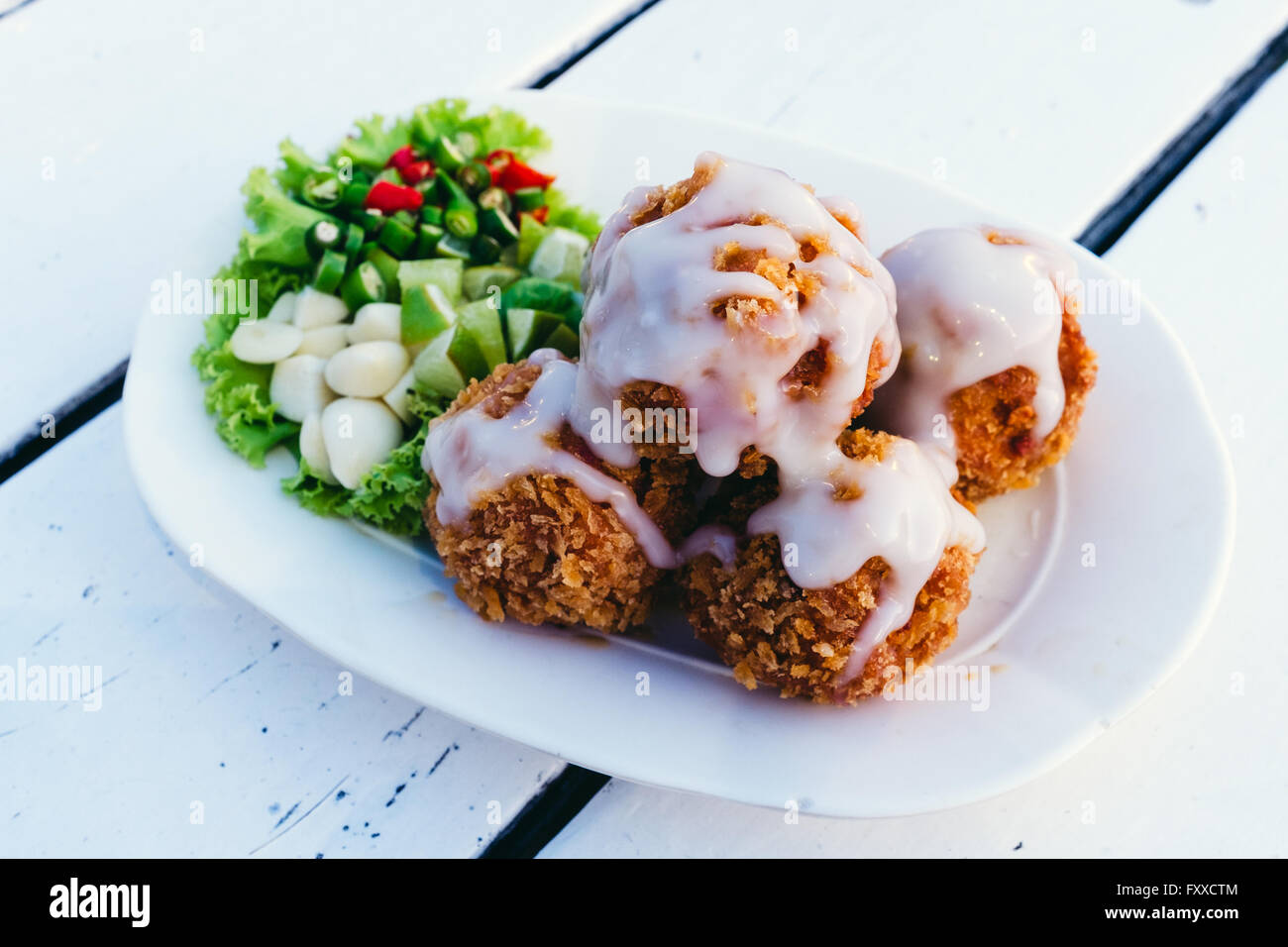Deep fried garlic hires stock photography and images Alamy
