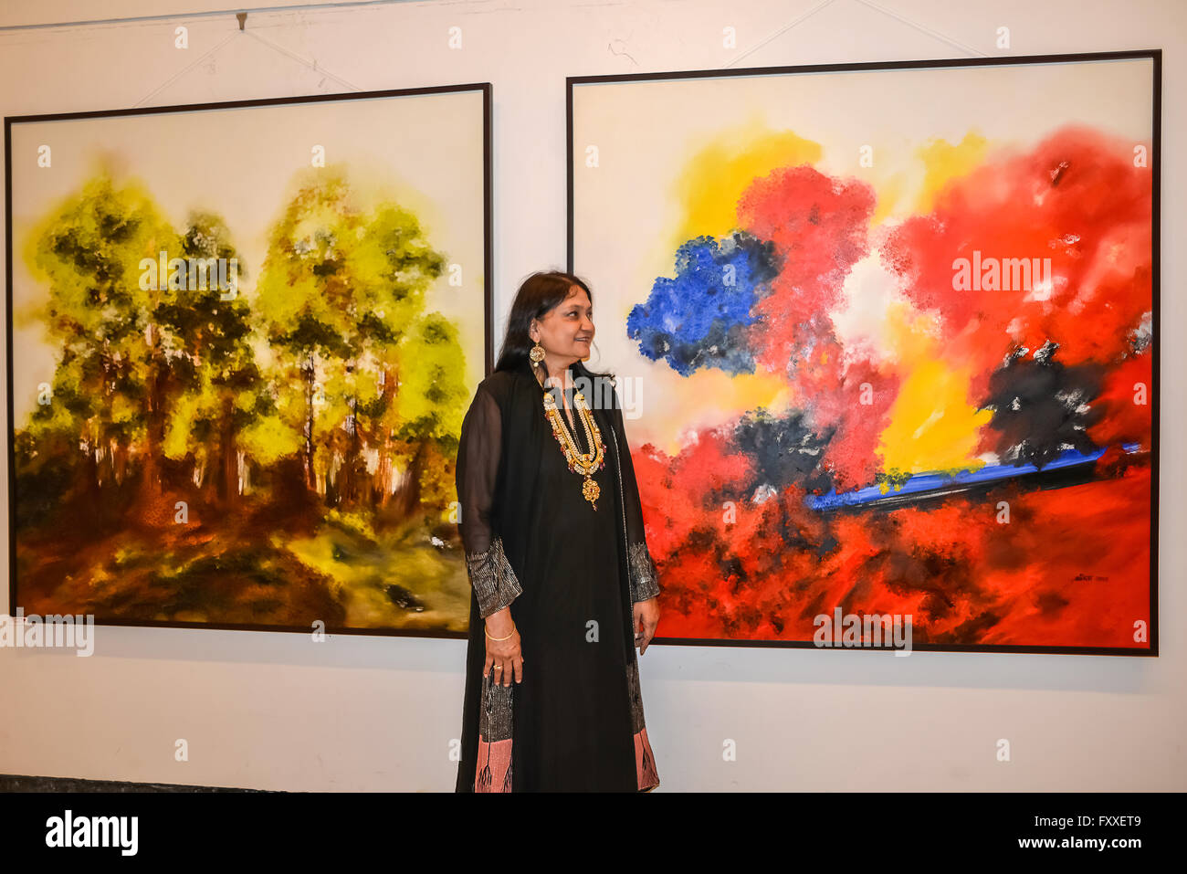 India Mumbai Bombay The artist Anita Narayan at her exhibition Stock Photo