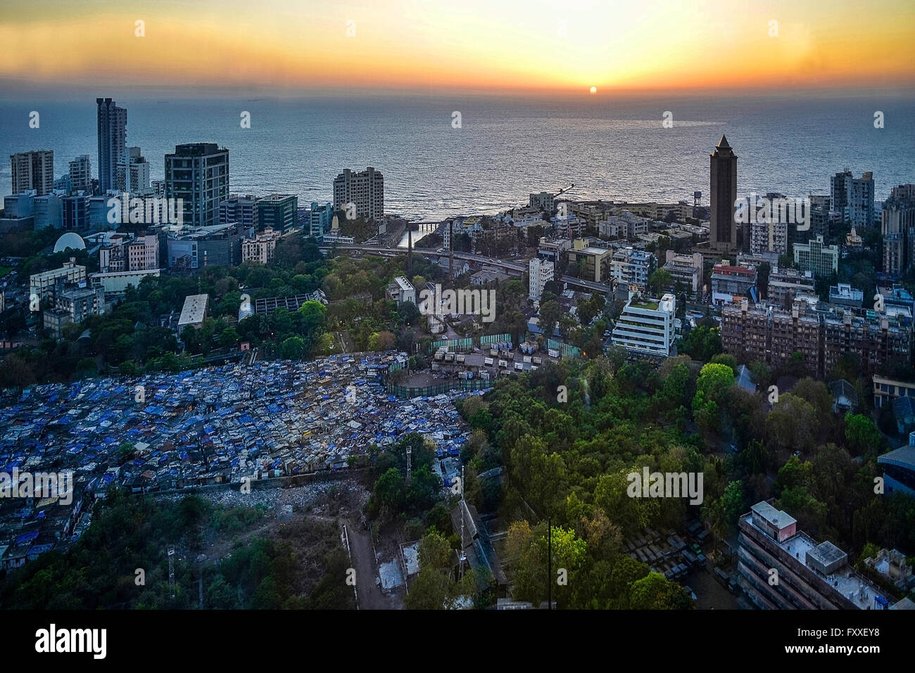India Mumbai Bombay The Slum At Worli Bidonville Stock Photo Alamy India Mumbai Bombay The Slum At Worli Bidonville Stock Photo Alamy