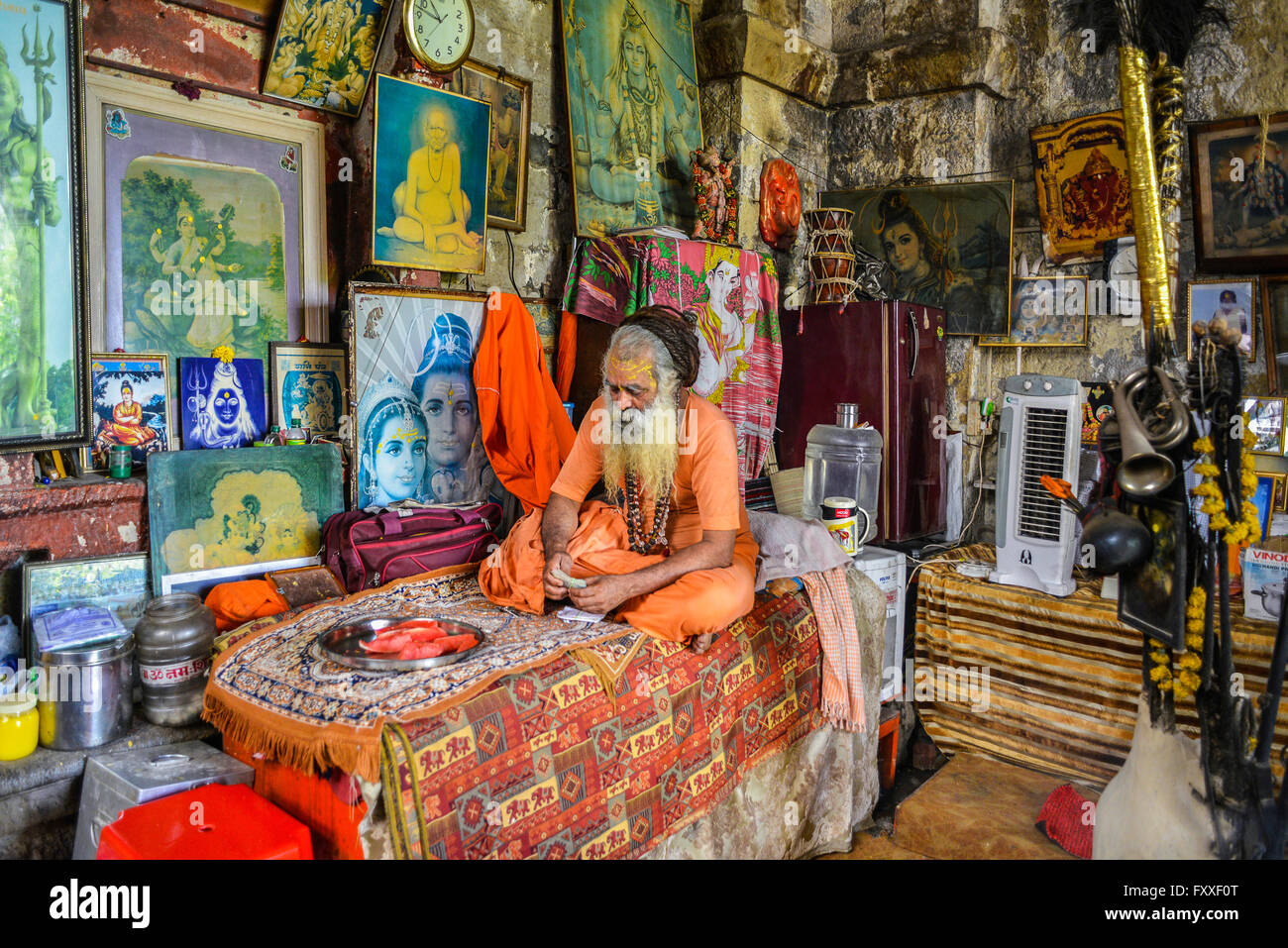 India Mumbai Bombay The living quarters of an ascetic at Babulnath Temple Stock Photo
