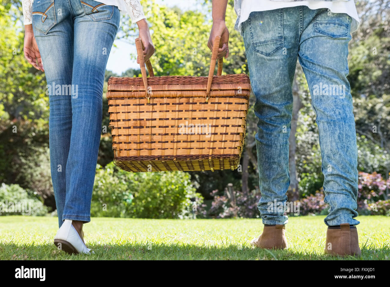 Couple carrying picnic basket Stock Photo - Alamy