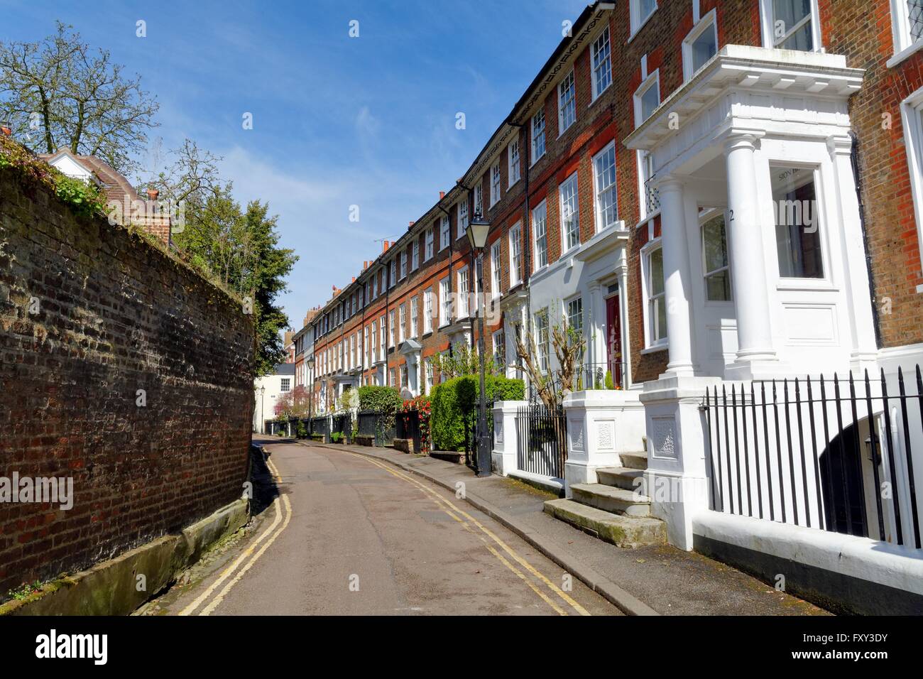 Three storey terraced houses hi-res stock photography and images - Alamy