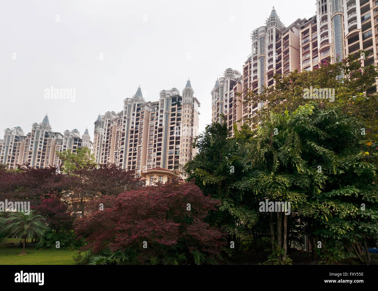 High-rise condos in an upscale luxury residential neighbourhood in Hu Jing Lu, Chancheng Qu, Huanhu Garden, Foshan city, Guangdo Stock Photo