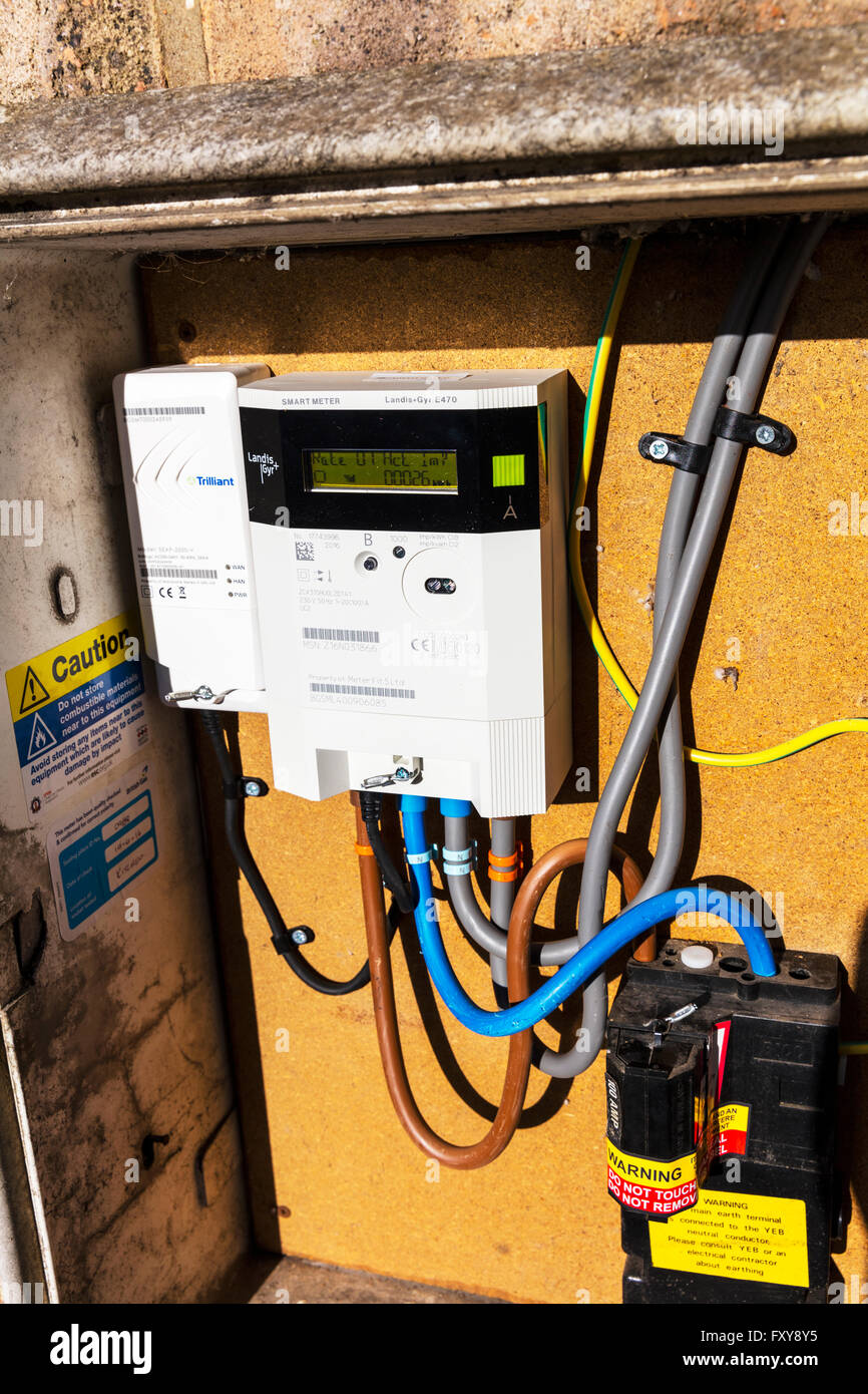 electric electricity smart meter British gas monitoring usage energy home  technology UK meters metering real time usage budget b Stock Photo - Alamy