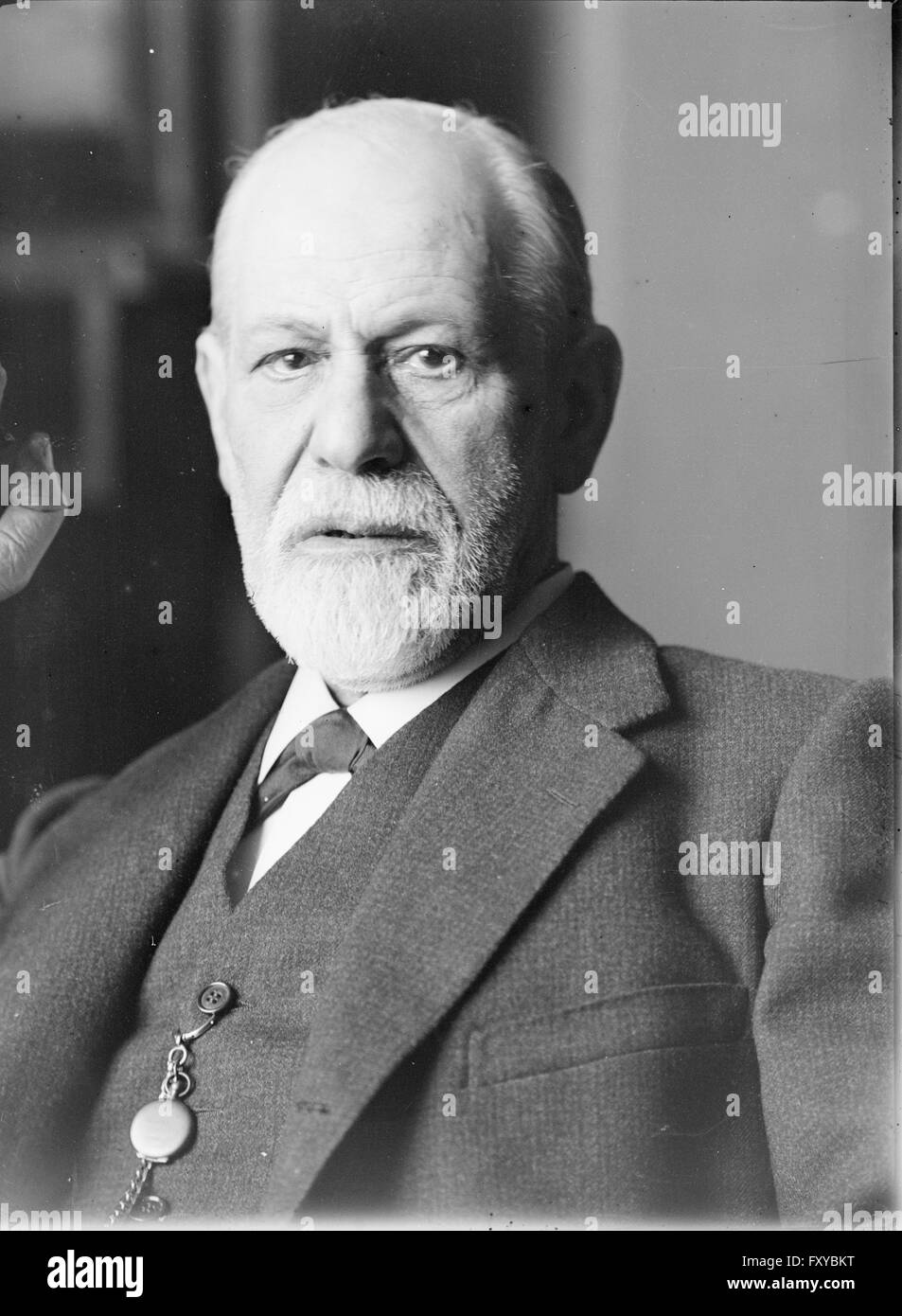 Sigmund Freud Black And White Stock Photos & Images - Alamy