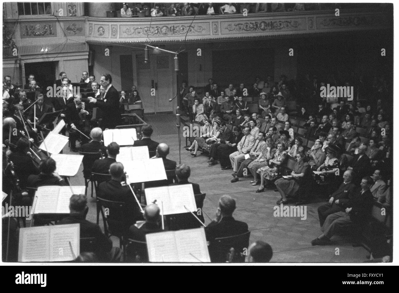 Otto Klemperer dirigiert im Wiener Konzerthaus Stock Photo