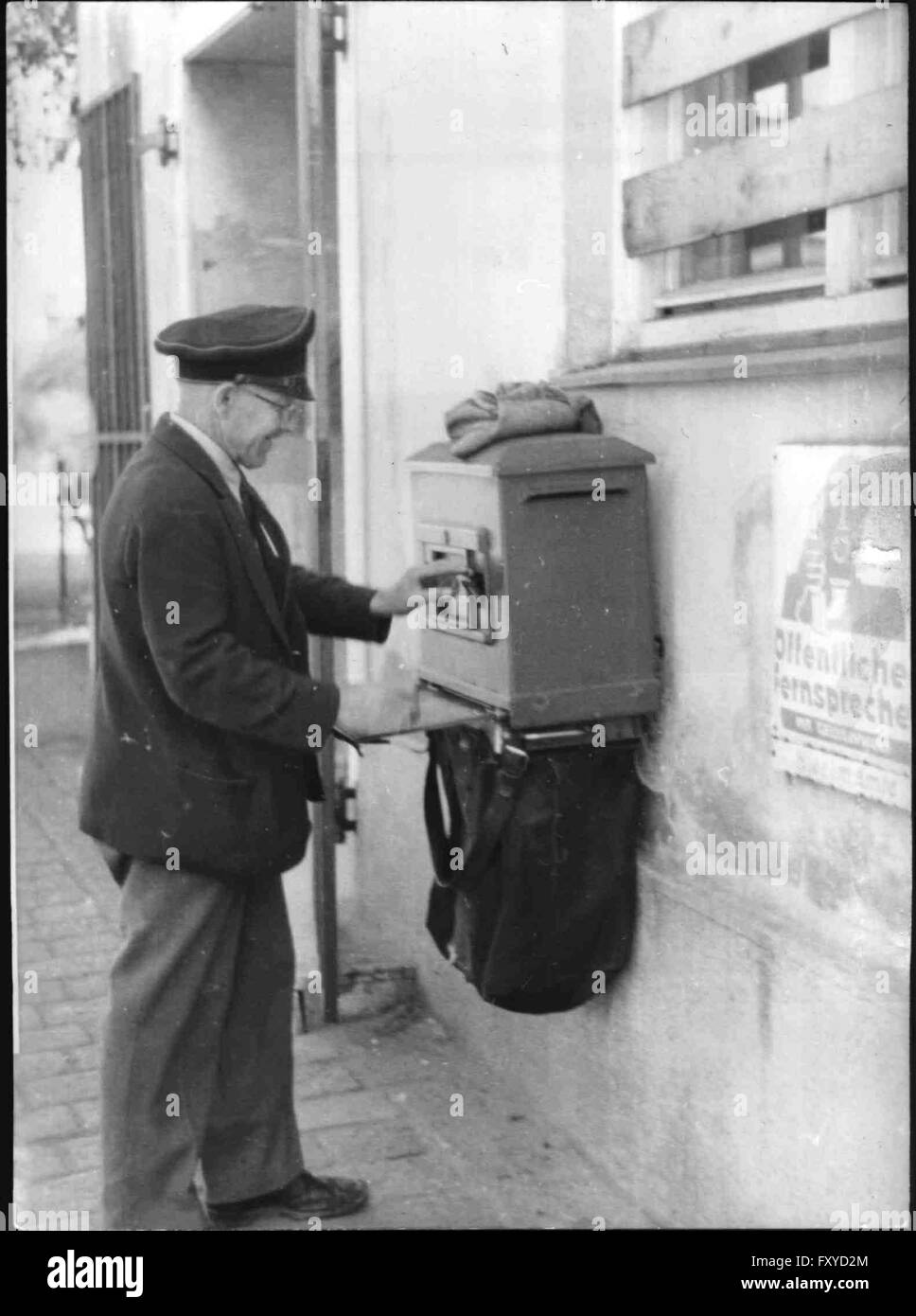 Die Post arbeitet wieder Stock Photo Alamy