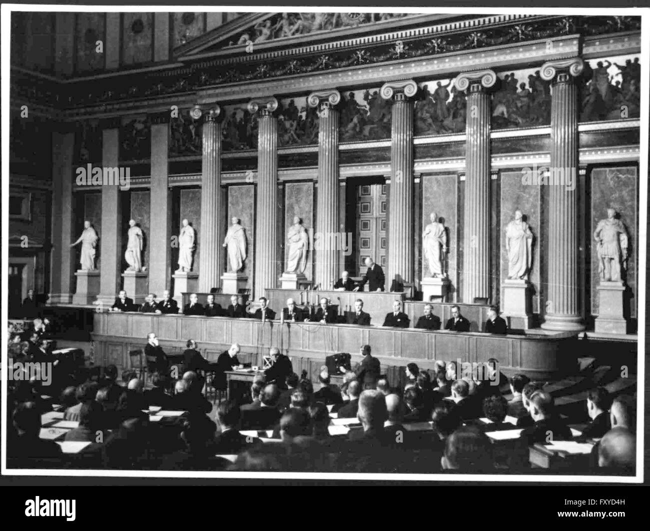 Vorstellung der Regierung Figl im Parlament Stock Photo