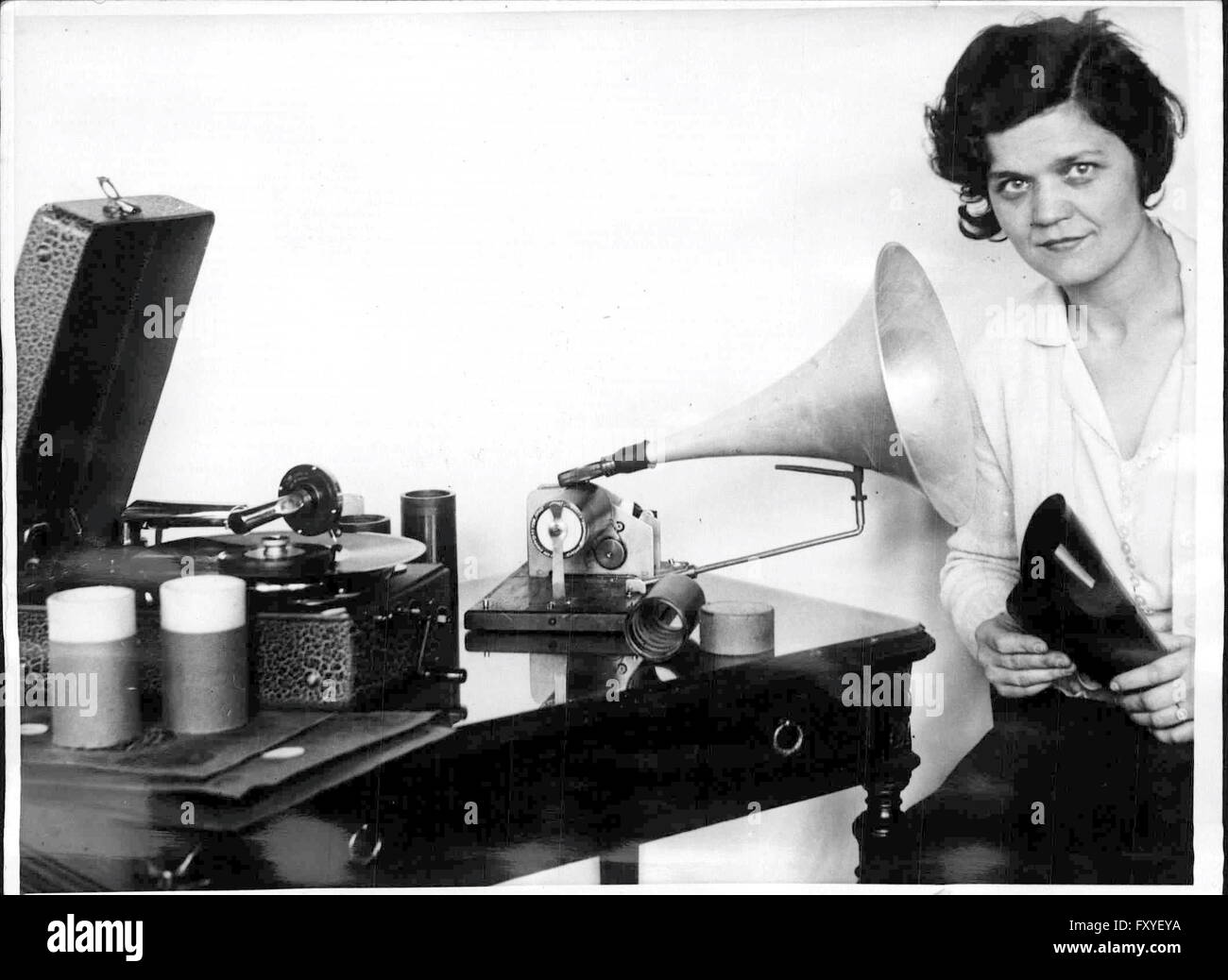 Frau mit einem Phonograph Stock Photo