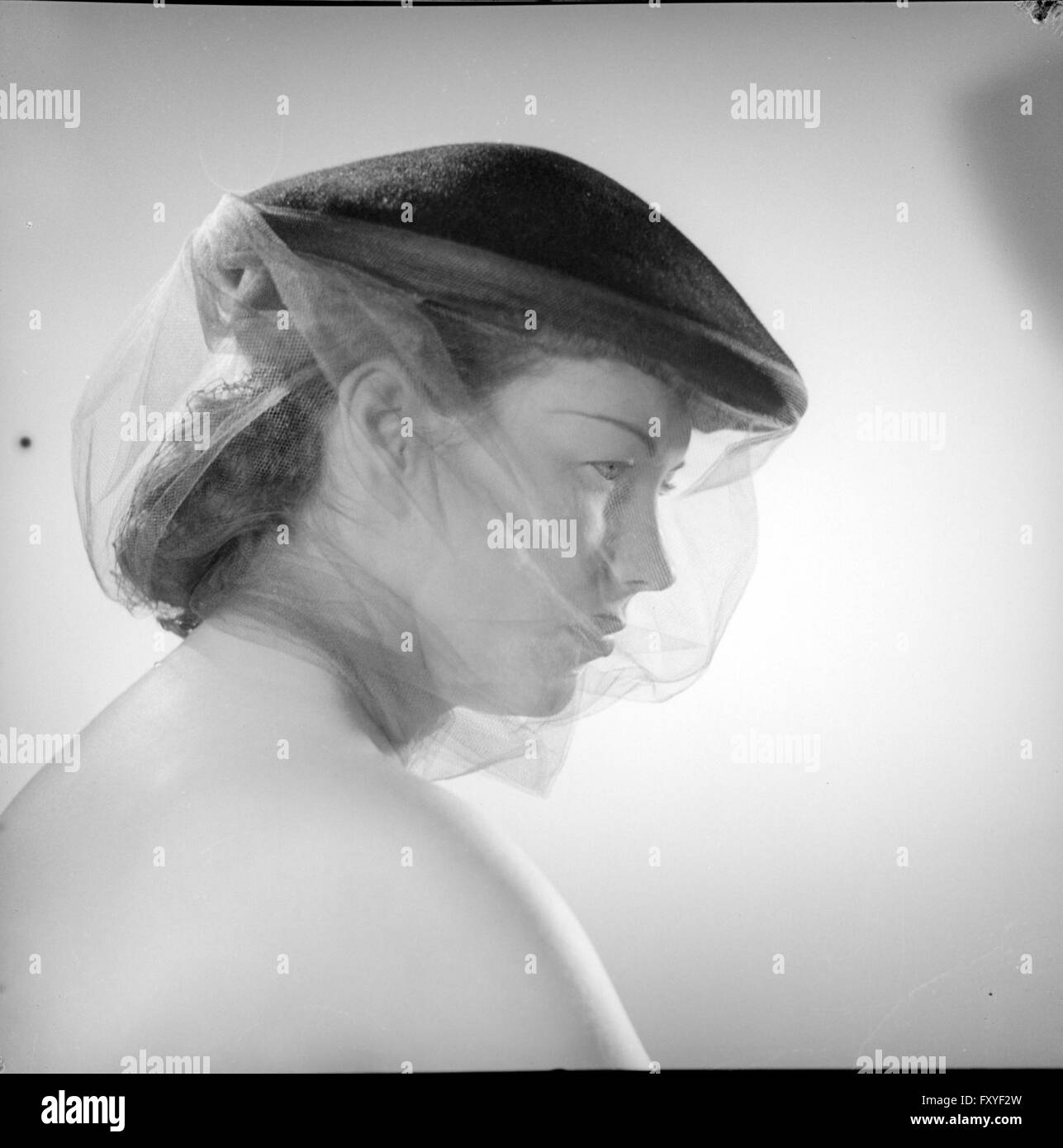 1940s woman hat hi-res stock photography and images - Alamy