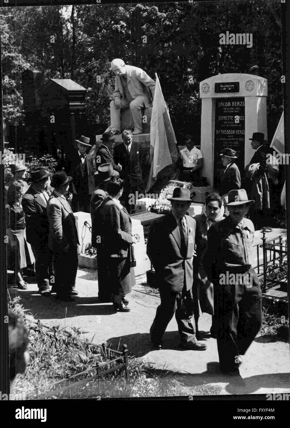 Feierliche Exhumierung von Theodor Herzl am Döblinger ... Stock Photo