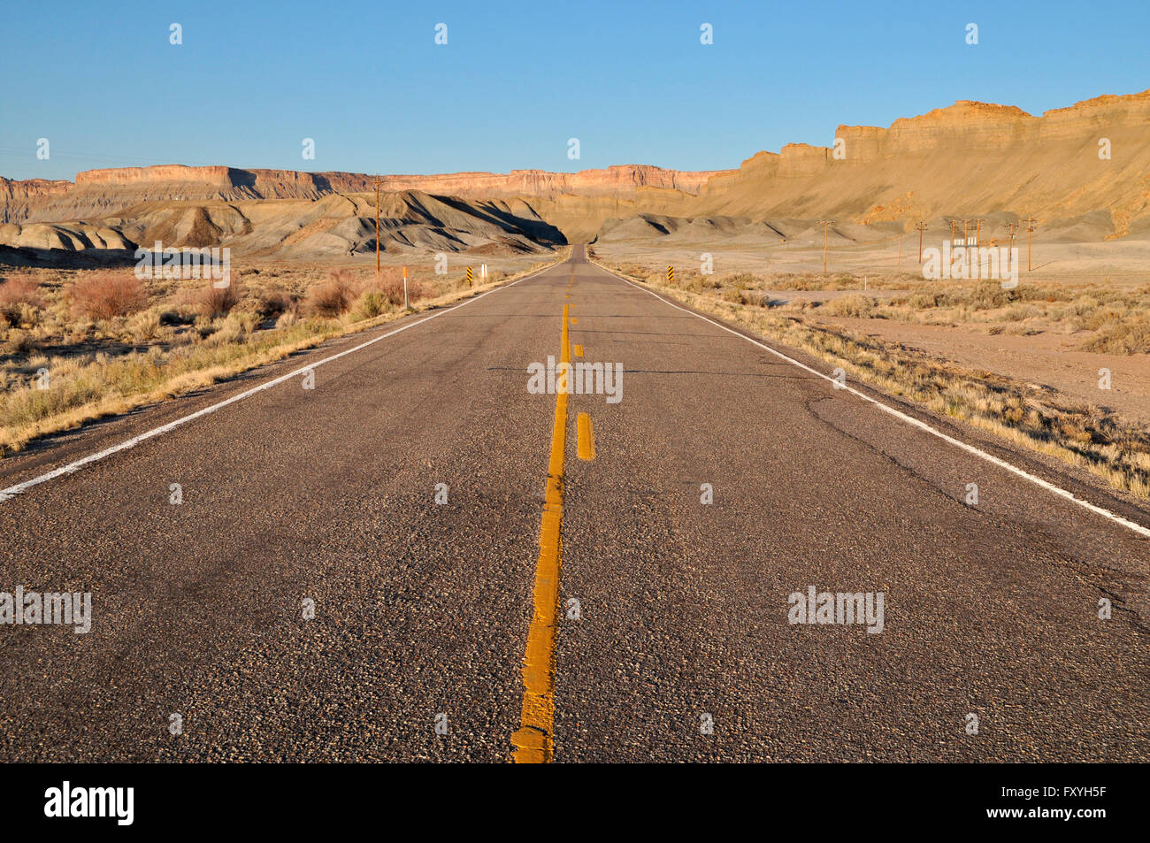 Utah Highway 24 in the desert, Colorado Plateau, Utah, USA Stock Photo