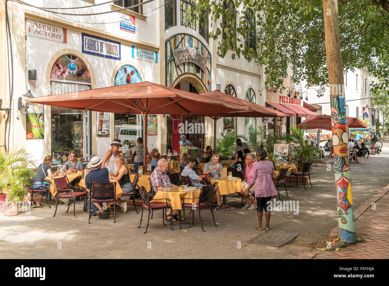 Sidewalk cafe Green Bar in the Zona Colonial old town, Santo Domingo, Dominican Republic Stock Photo