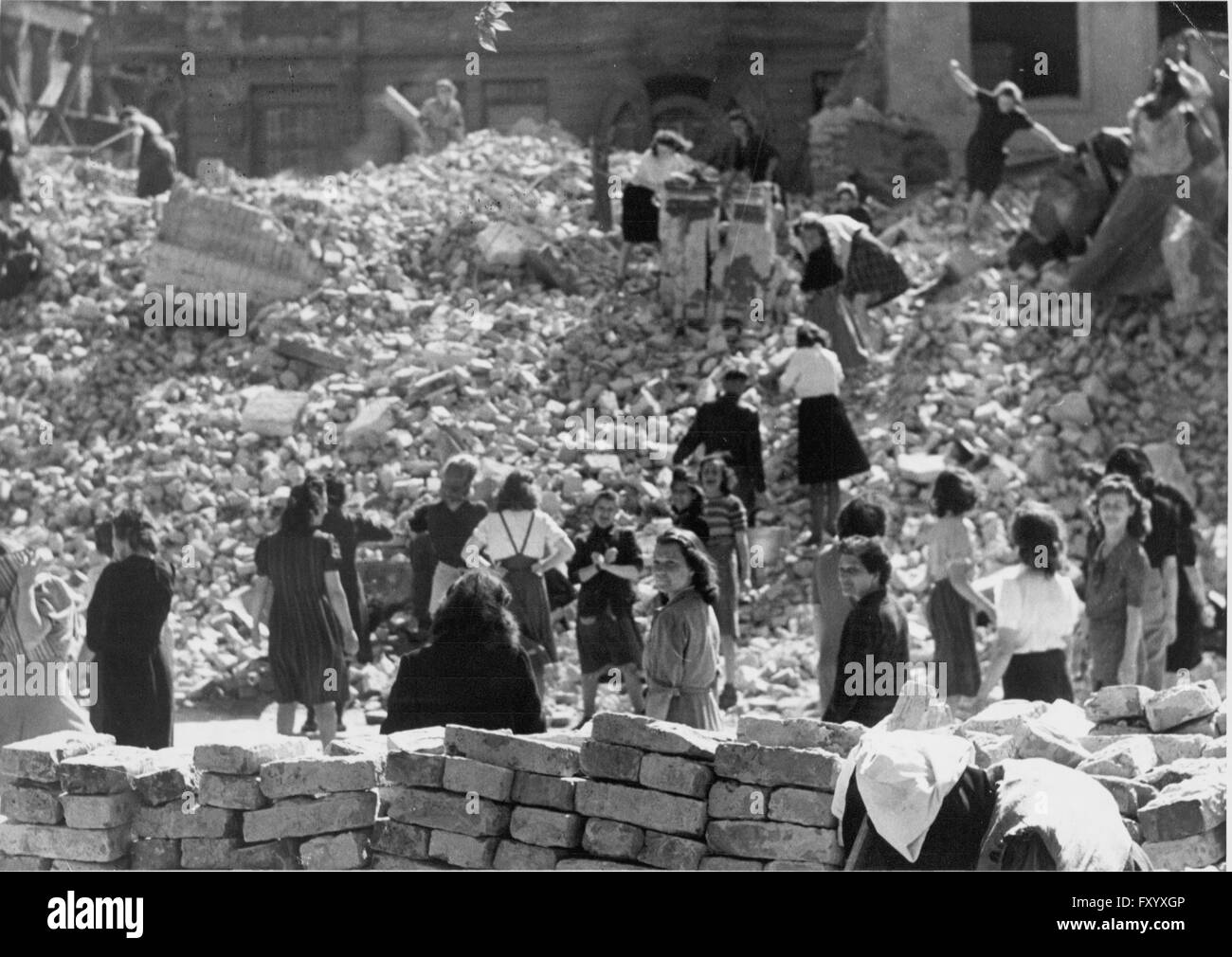 Trummerfrauen hi-res stock photography and images - Alamy