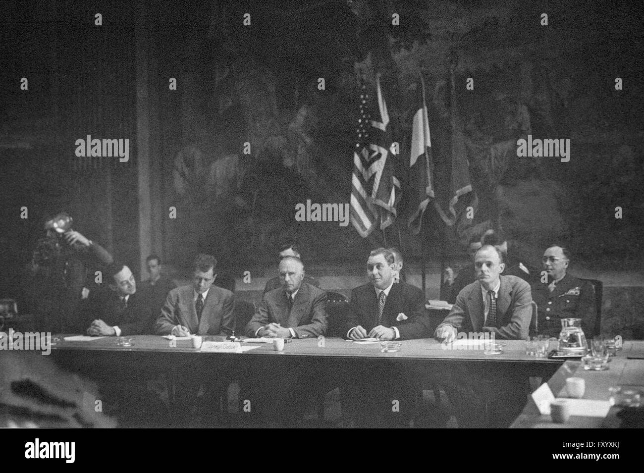 Sitzung der Alliierten Kommission für den Österreichischen Staatsvertrag Stock Photo