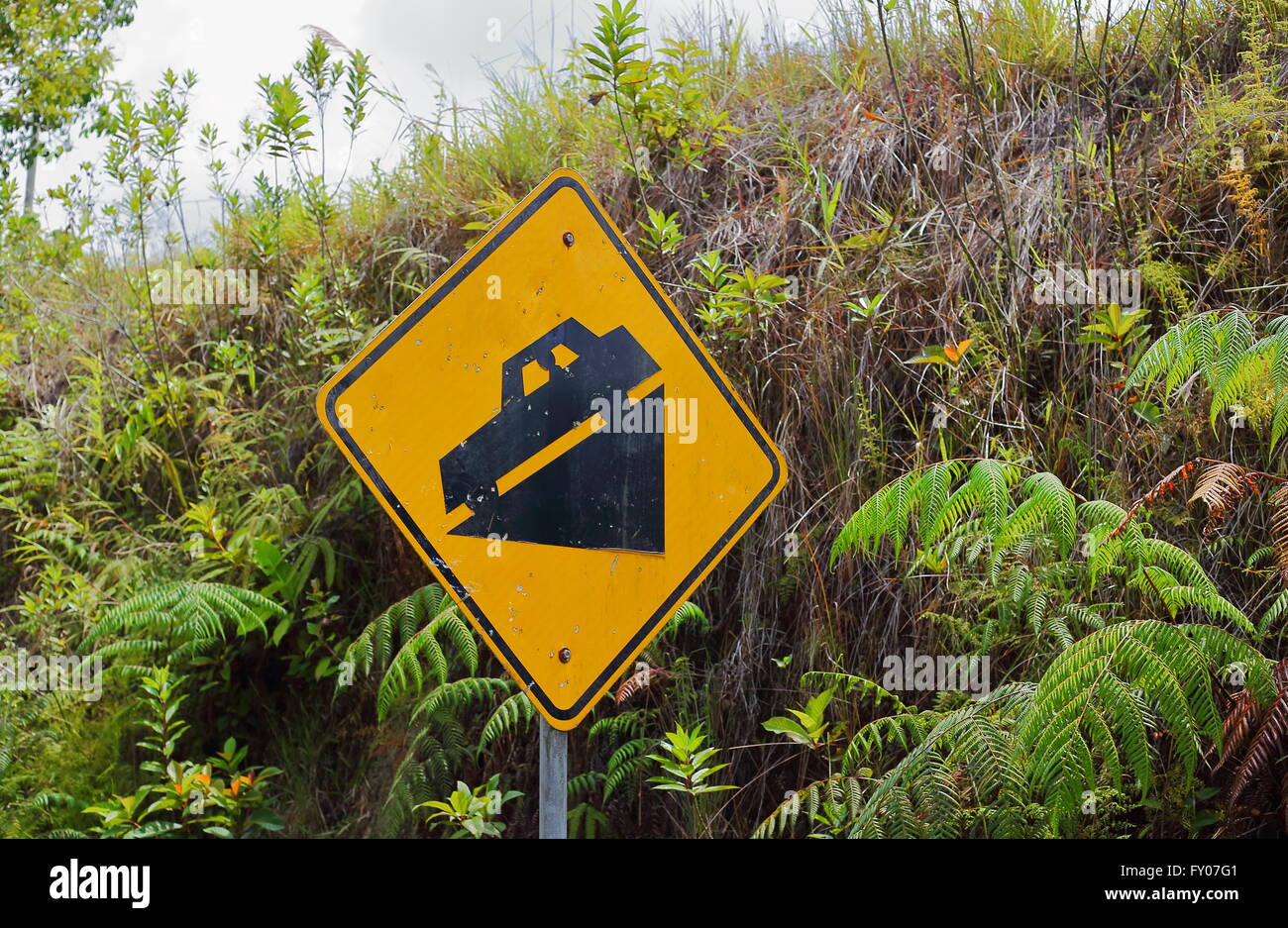 Steep downhill warning sign Stock Photo