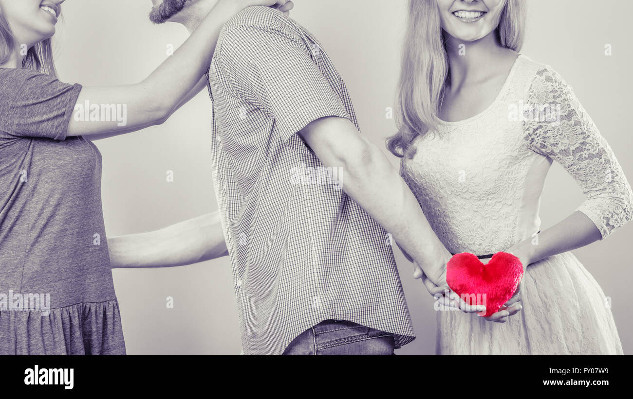 Я любила а он женился. Замужем выражения. Я выхожу замуж. Он женат картинка. Стих про замужество.