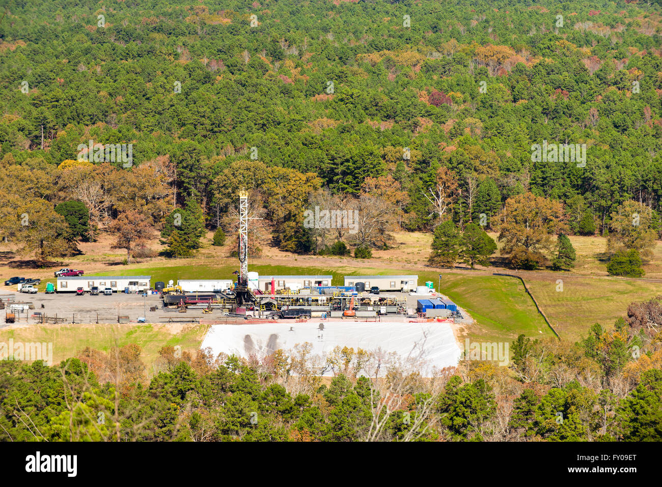 Fracking rig for natural gas in the Fayetteville Shale exploration region, Greers Ferry Lake, Arkansas Stock Photo