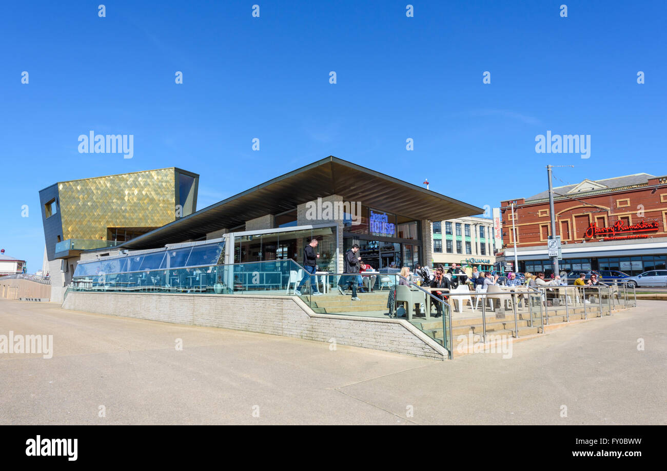 The Beach House Café and Bar on the seafront promenade in Blackpool, Lancashire Stock Photo