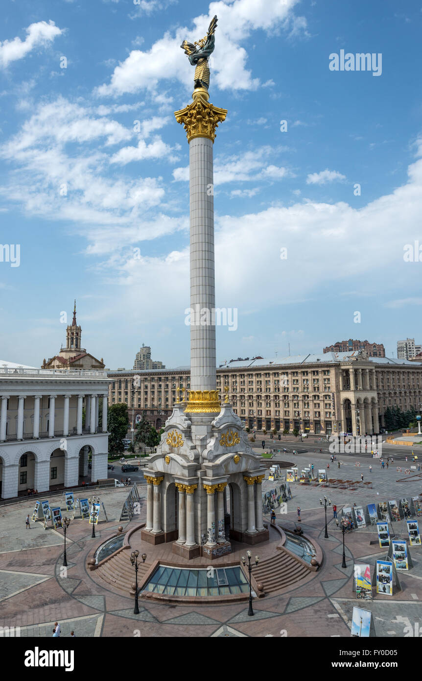 Independence Monument with Berehynia statue on Maidan Nezalezhnosti square in Kiev, Ukraine. Centra Post Office on background Stock Photo