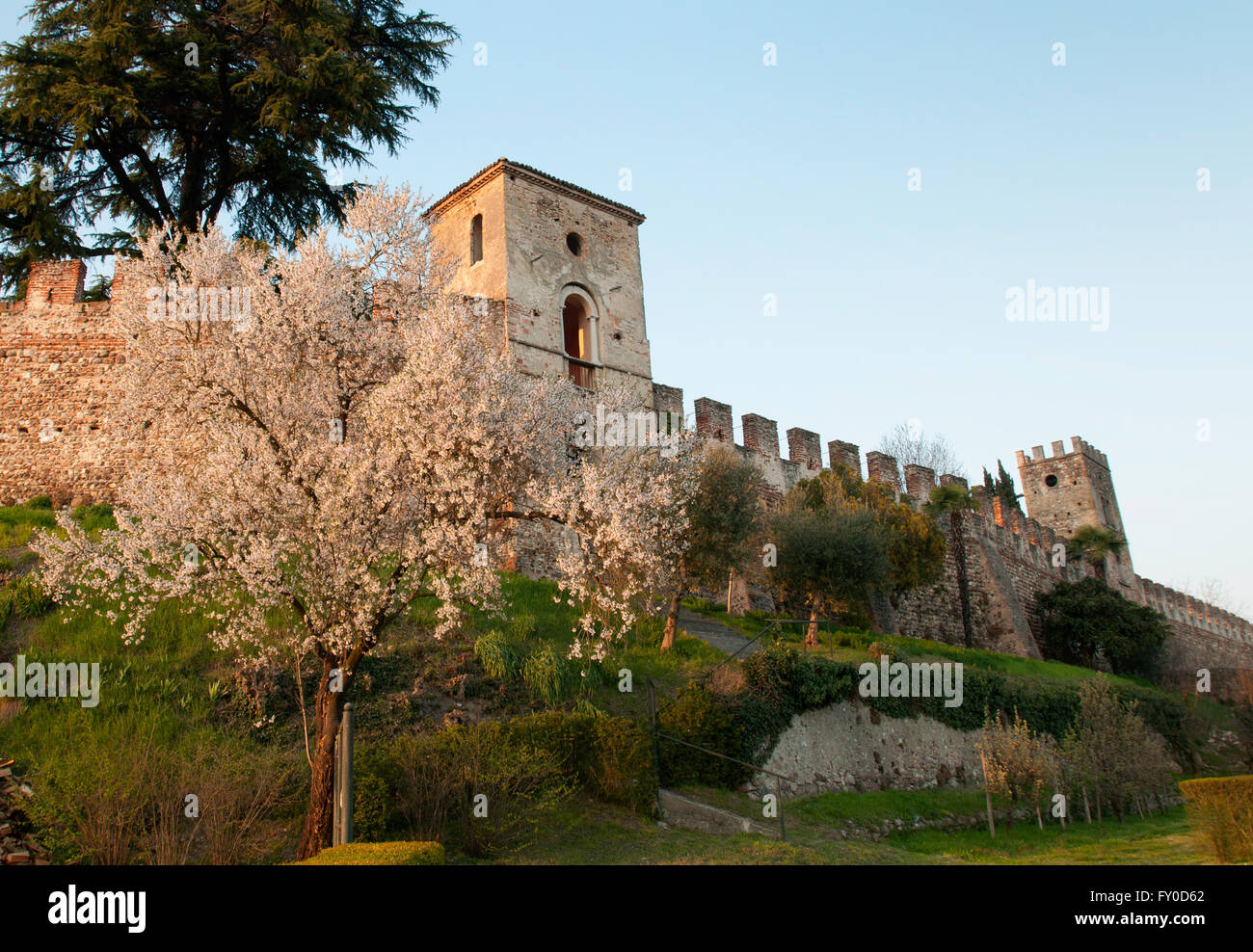 Castellaro The medieval walls of Castellaro Lagusello (Italy Stock Photo - Alamy