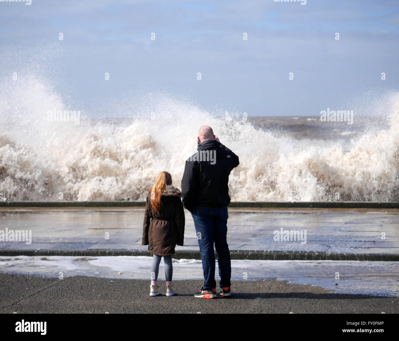 UK Weather. Crosby. Merseyside UK. 7th April 2016. A windy  day during high tide at Crosby Beach makes for some spectacular waves. © Alan Edwards/Alamy Live News Stock Photo